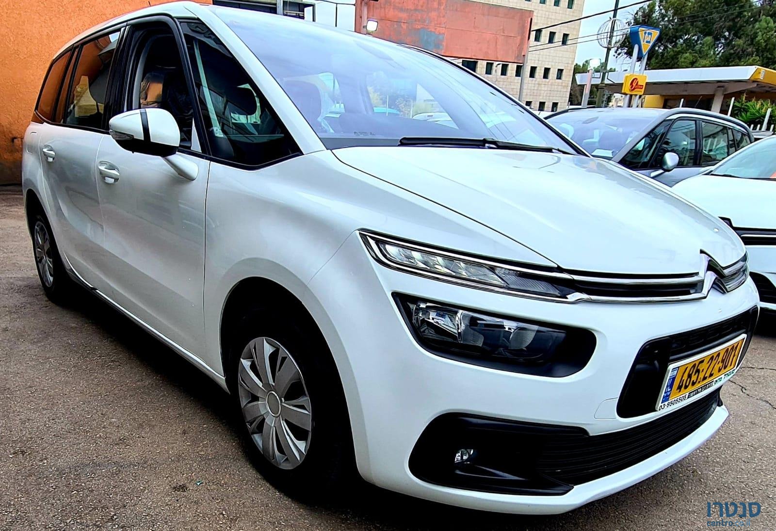 2019' Citroen C4 Picasso photo #2