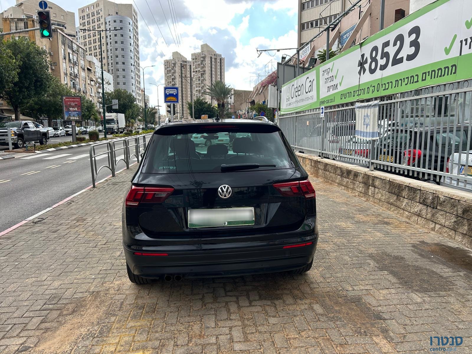 2020' Volkswagen Tiguan photo #5