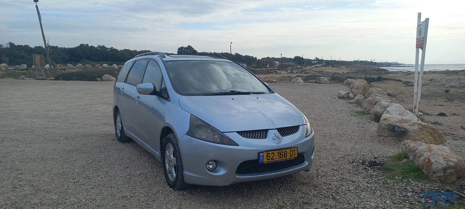 2005' Mitsubishi Grandis מיצובישי גרנדיס photo #3