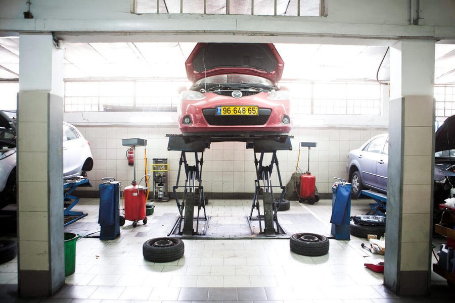 Цены на новые автомобили остаются стабильными, но ремонт подорожал рекордными темпами