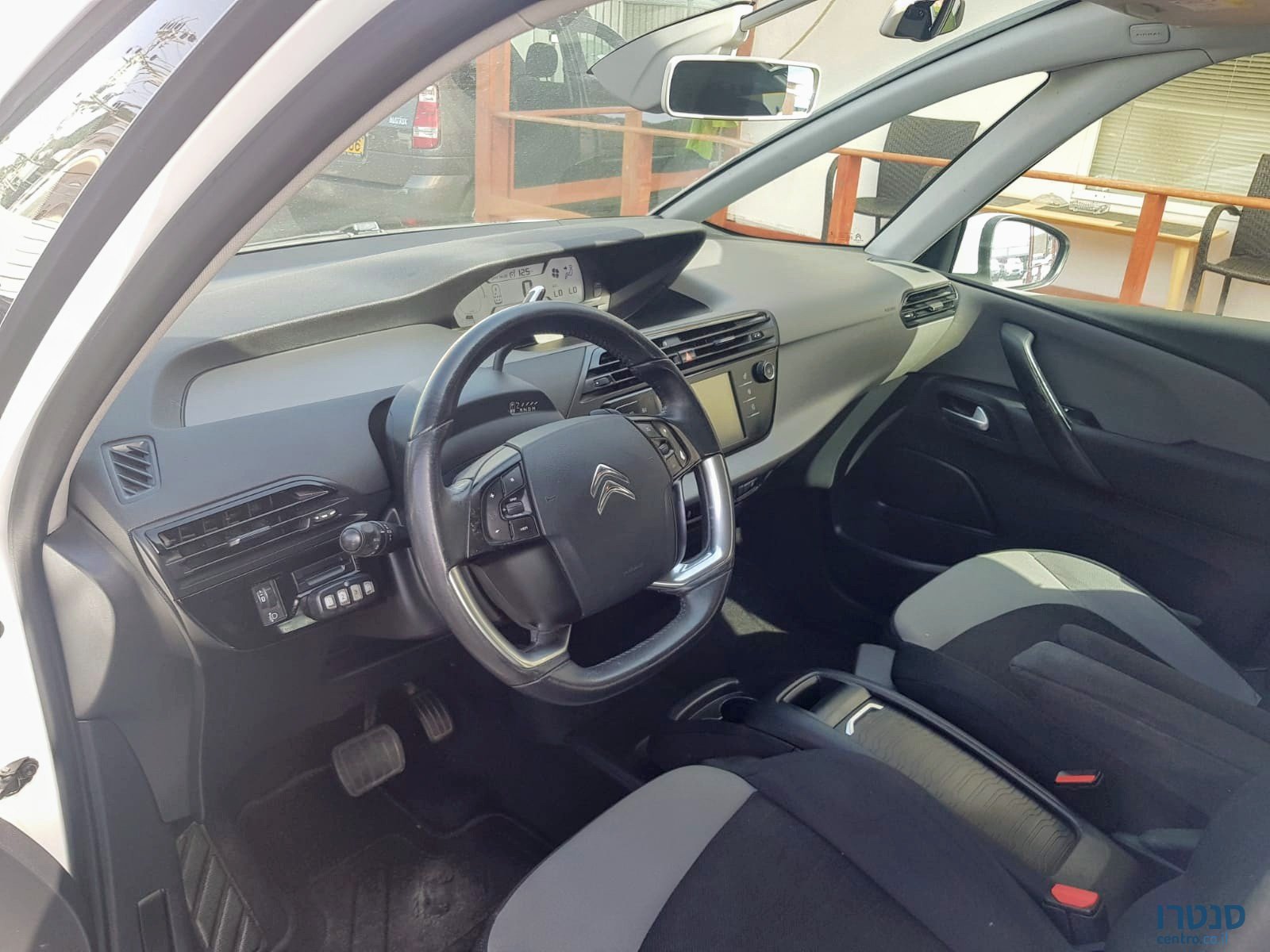 2015' Citroen C4 Picasso photo #3