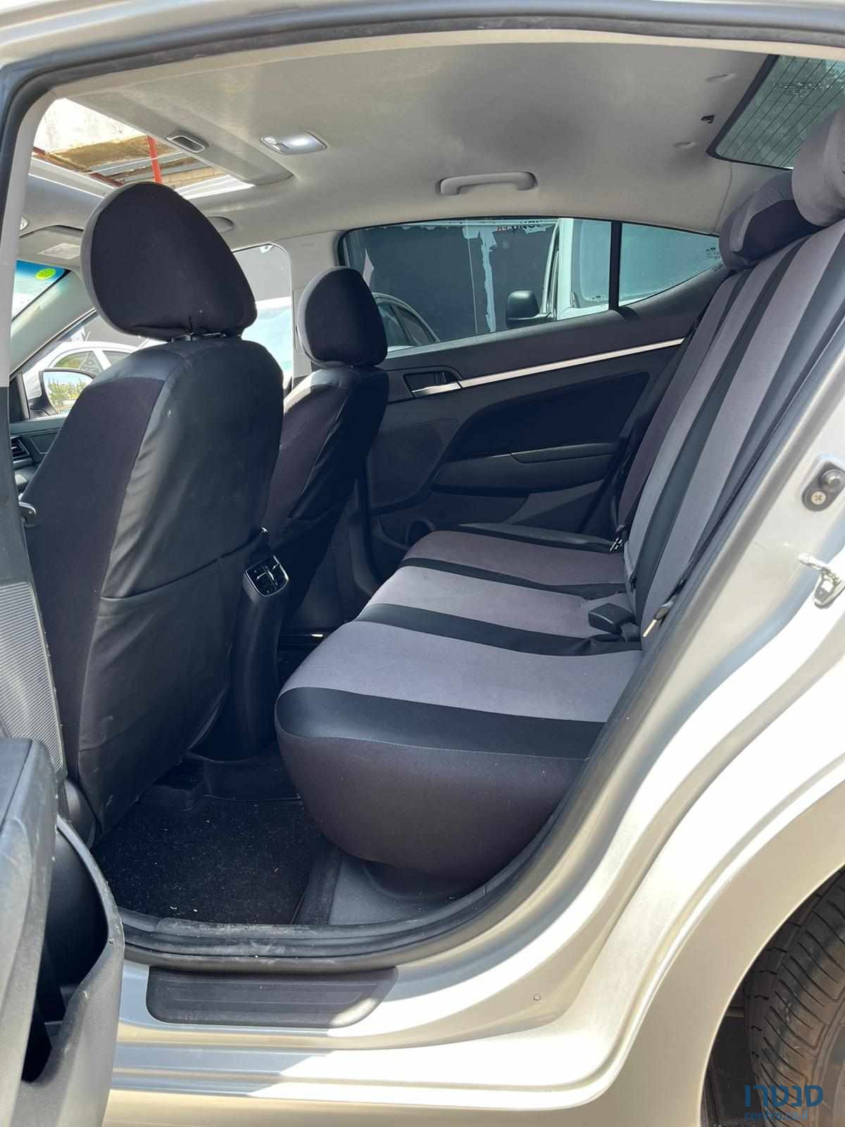 2019' Hyundai Elantra photo #6