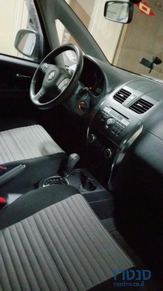 2010' Suzuki SX4 photo #2