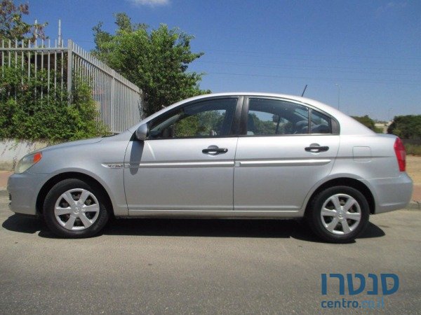 2010' Hyundai Accent photo #1