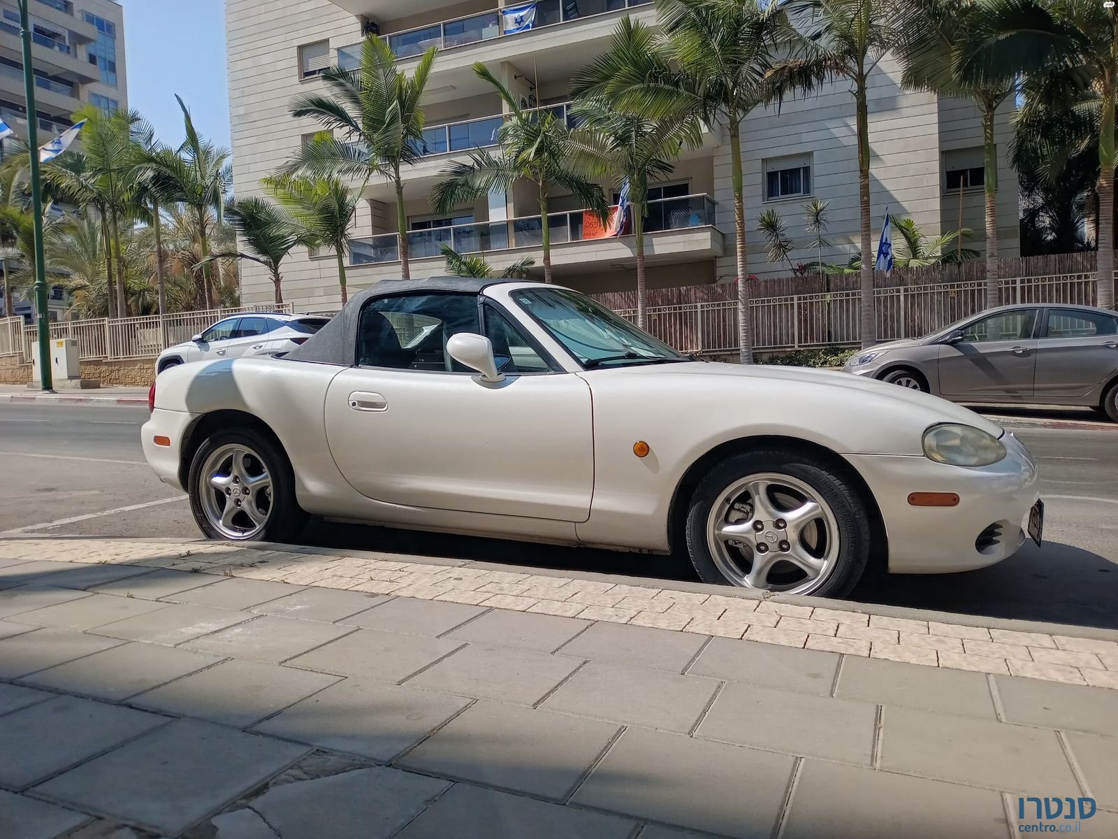 2003' Mazda MX-5 photo #6