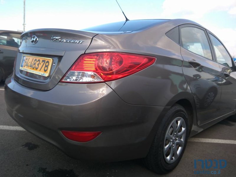 2011' Hyundai i25 INSPIRE photo #2