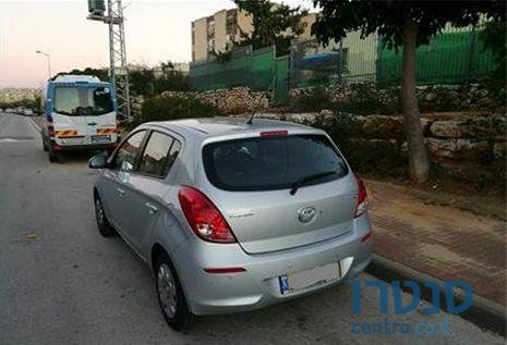 2014' Hyundai i20 אינספייר photo #3