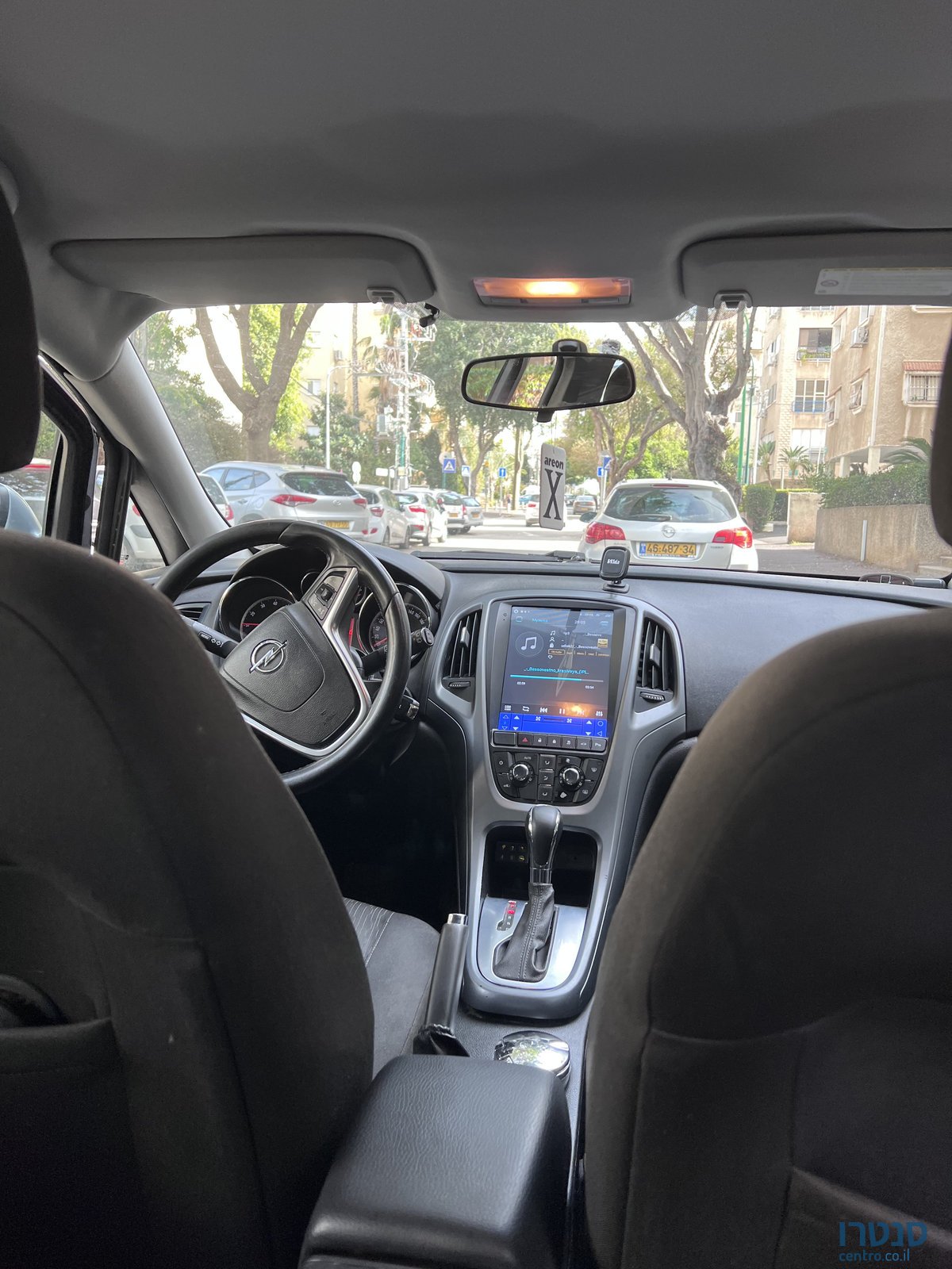 2012' Opel Astra J photo #3