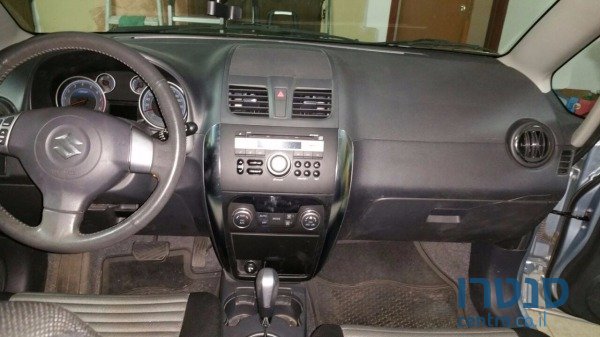 2010' Suzuki SX4 photo #3