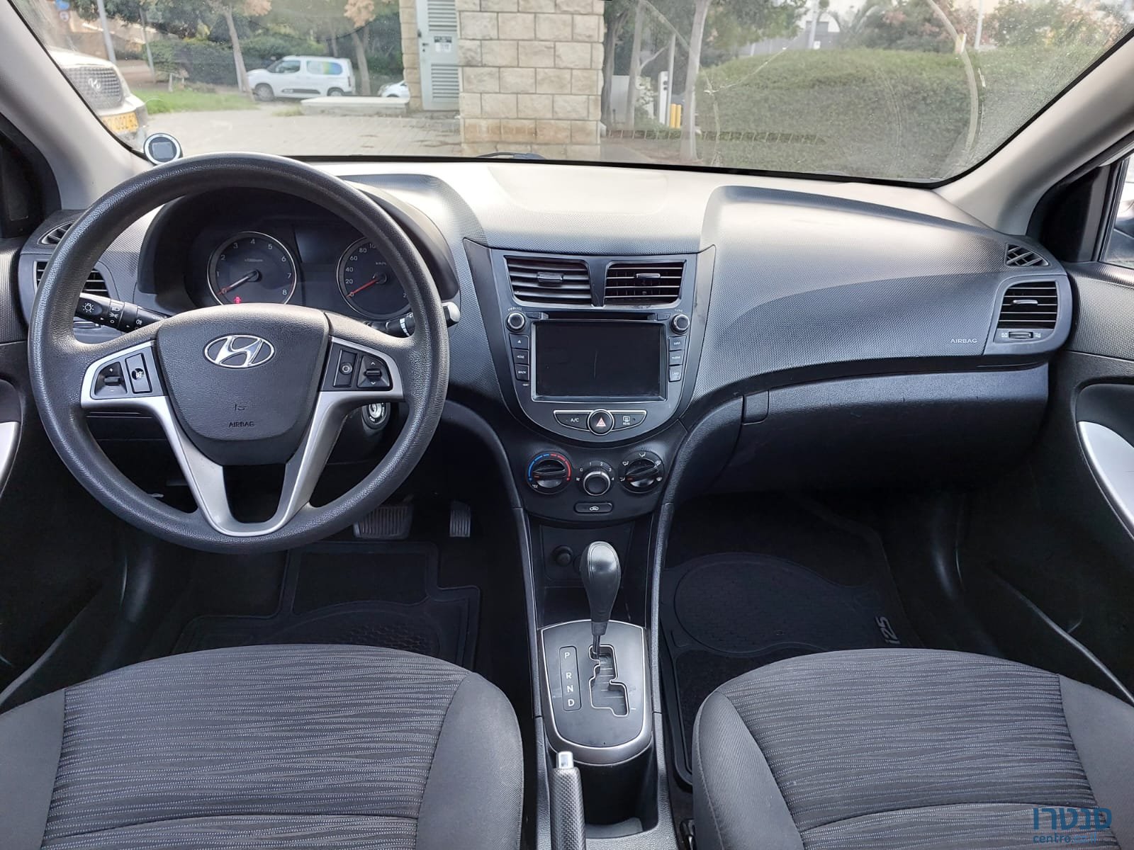 2016' Hyundai i25 photo #6