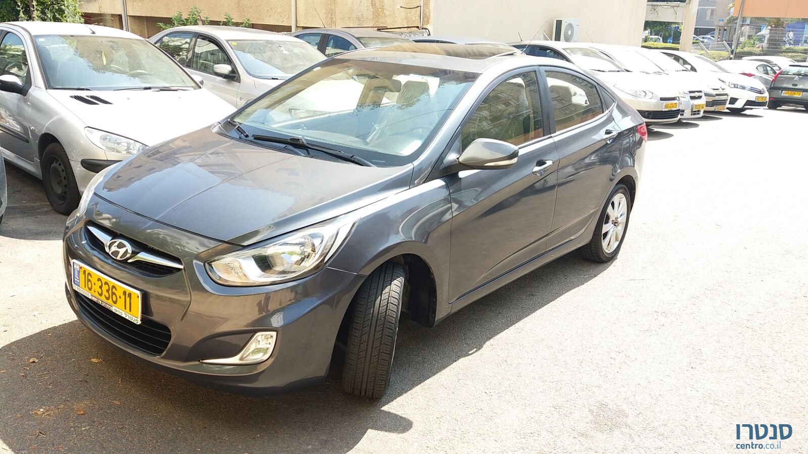 2014' Hyundai i25 photo #1