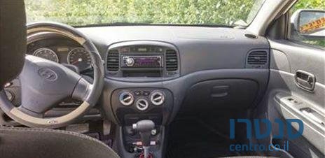 2010' Hyundai Accent photo #1