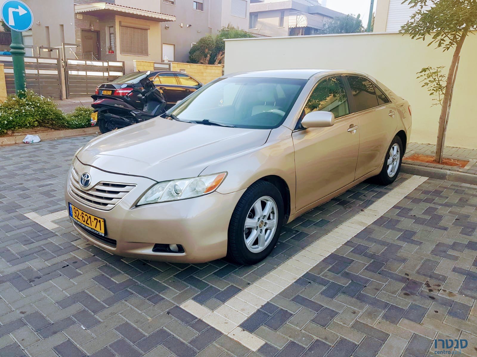 2009' Toyota Camry photo #1