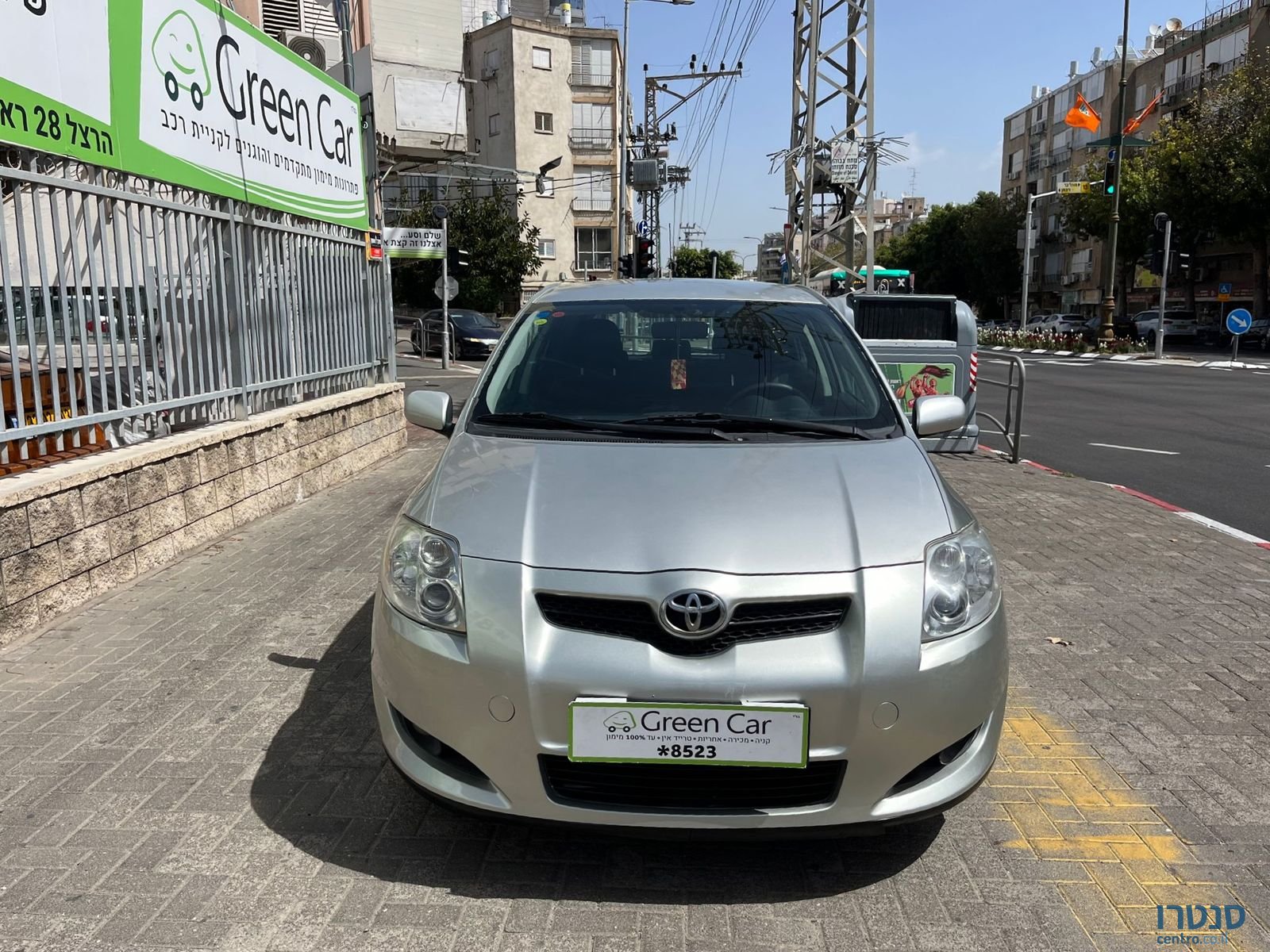 2010' Toyota Auris photo #2