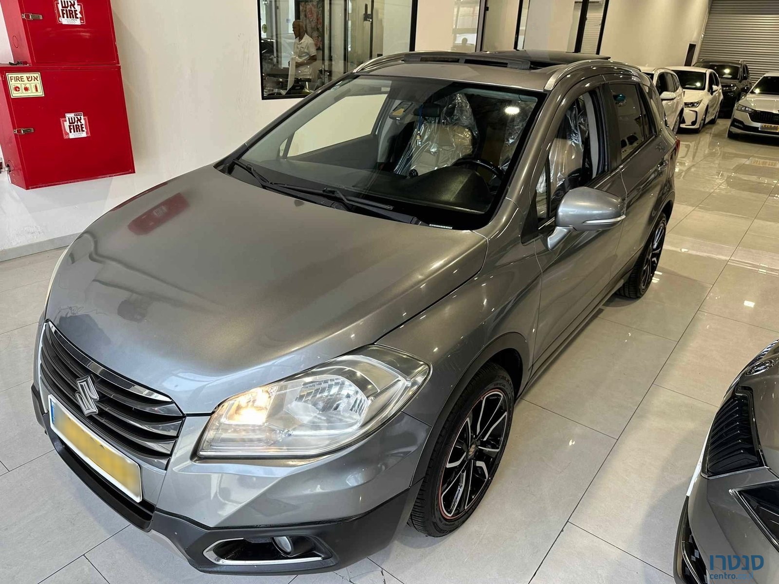 2015' Suzuki SX4 photo #1