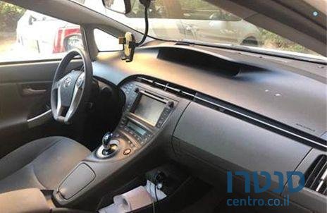 2010' Toyota Prius טויוטה פריוס photo #2