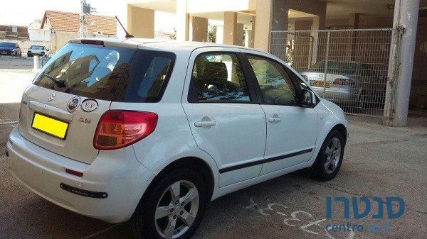 2010' Suzuki SX4 photo #2