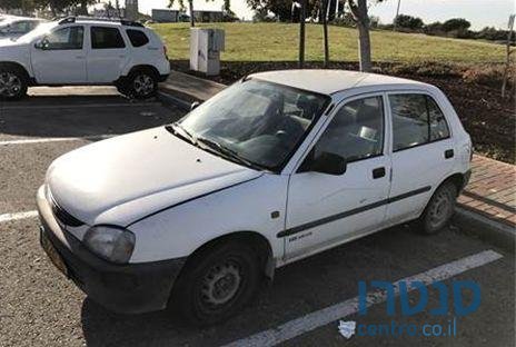 1999' Daihatsu Charade 1300 photo #1