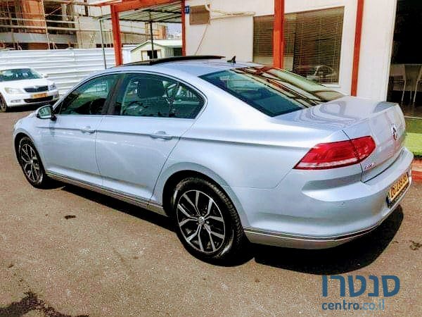 2015' Volkswagen Passat photo #2