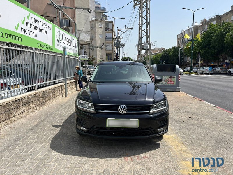 2020' Volkswagen Tiguan photo #1