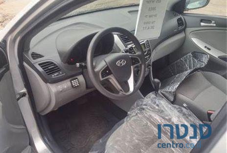 2011' Hyundai i25 photo #3