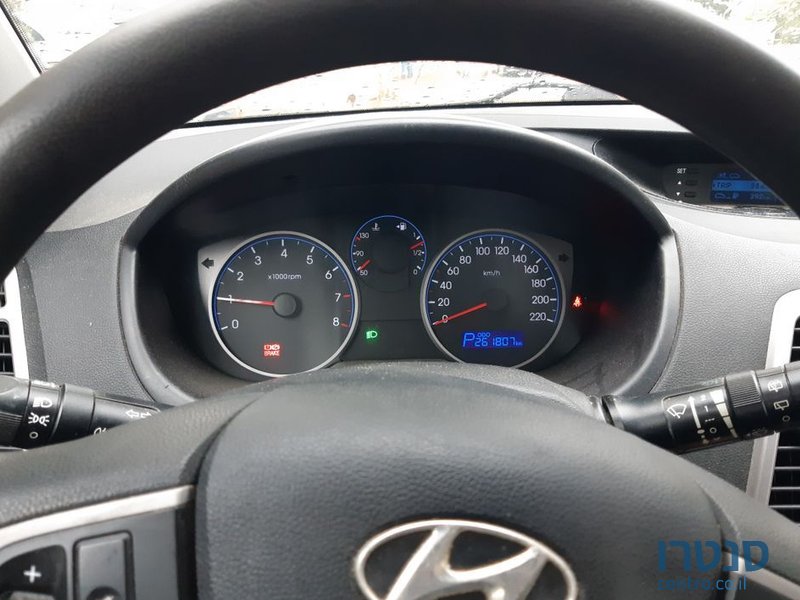 2012' Hyundai i20 יונדאי photo #3