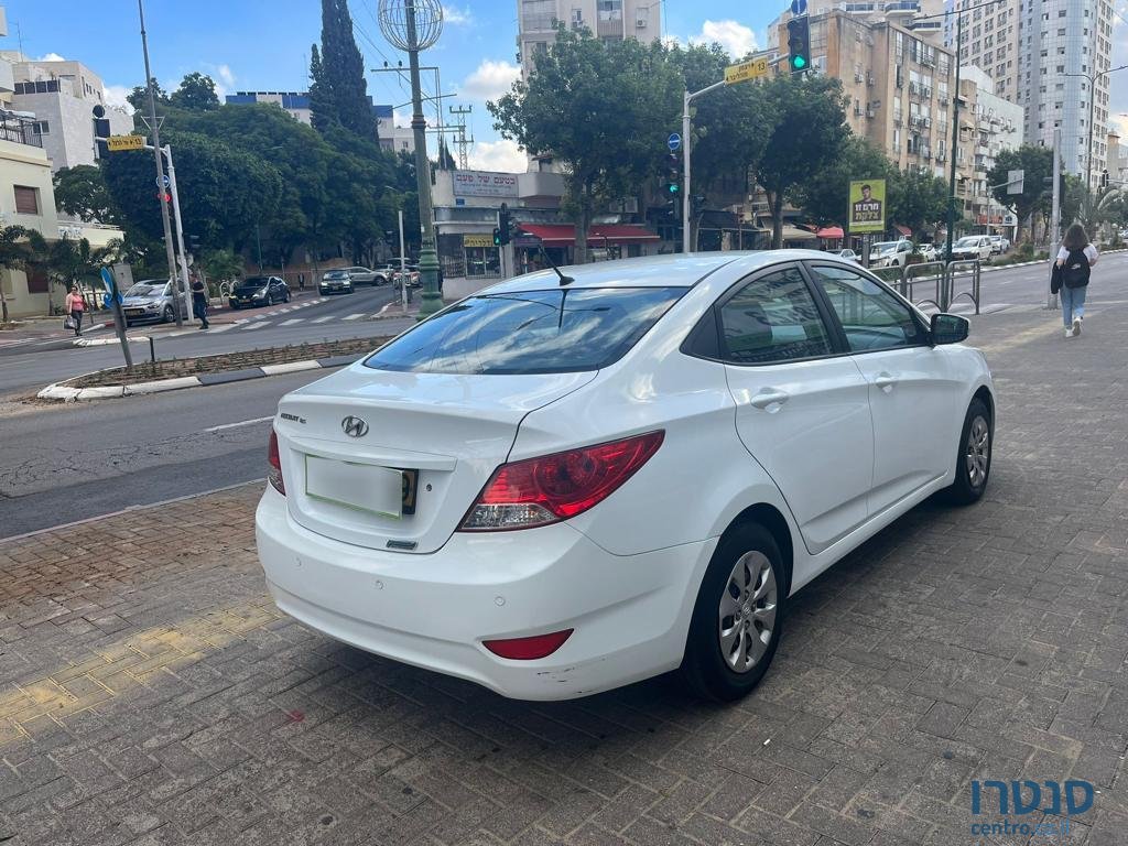 2016' Hyundai i25 photo #6