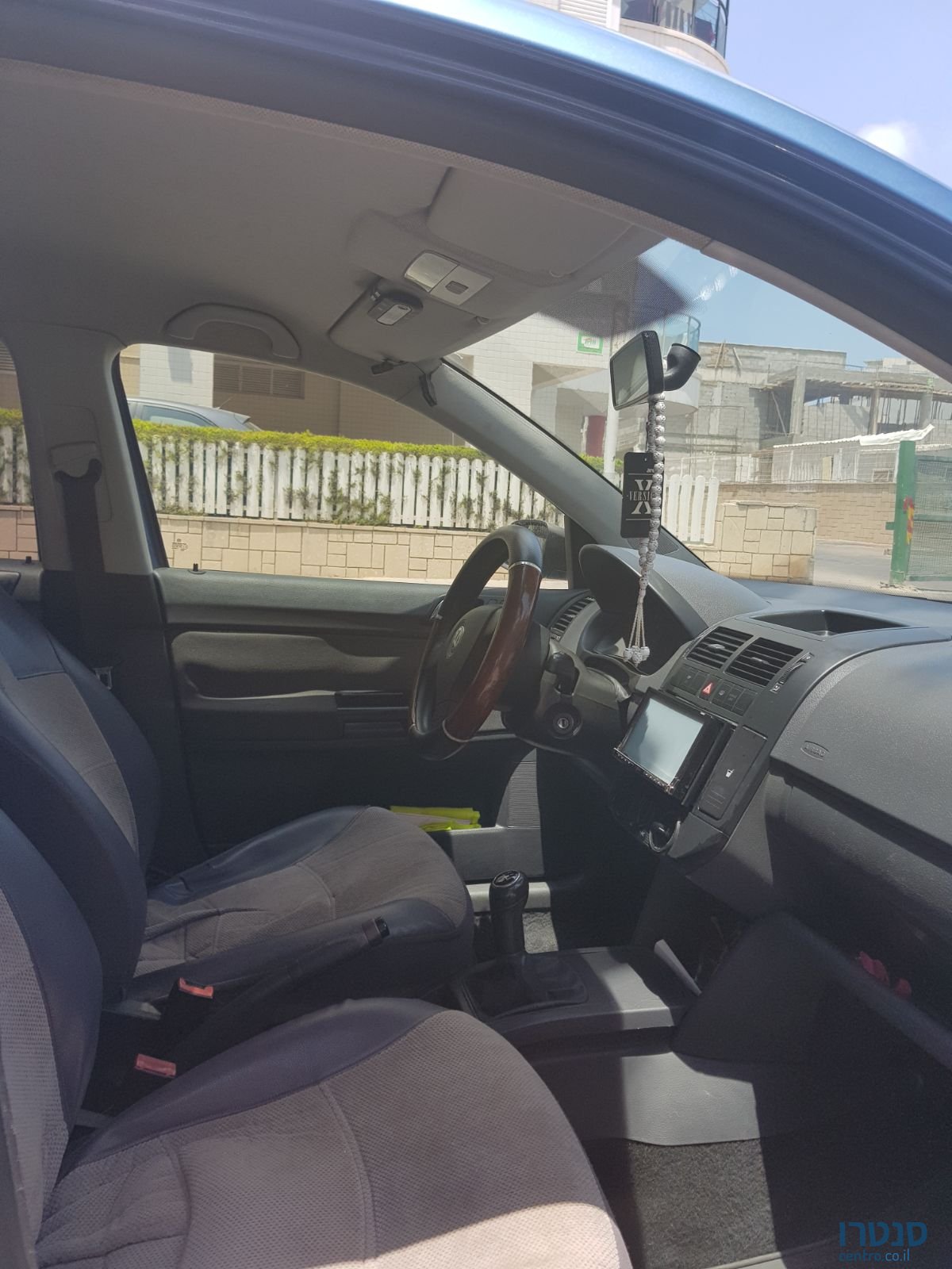 2008' Volkswagen Polo photo #6