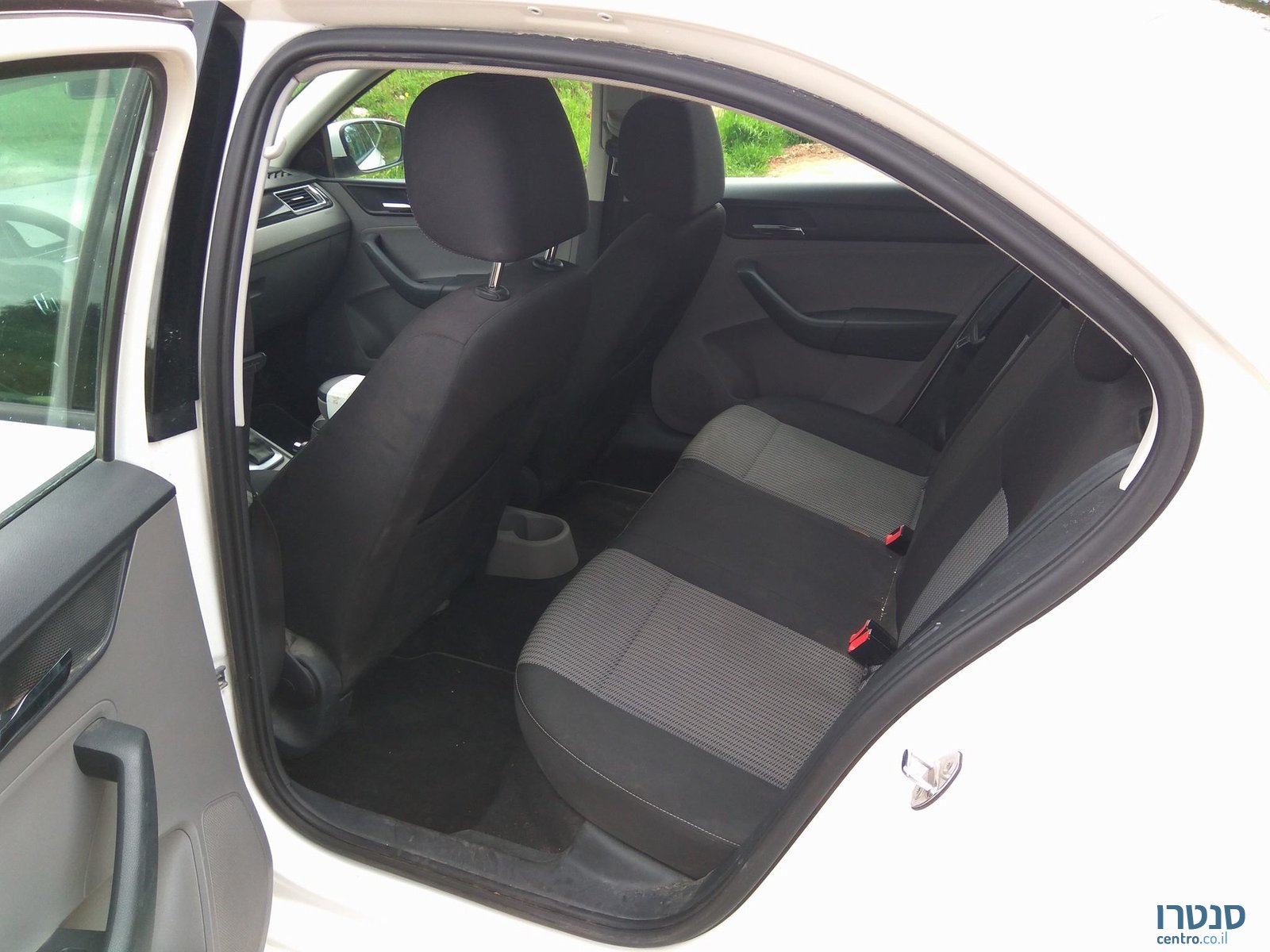 2014' SEAT Toledo photo #6