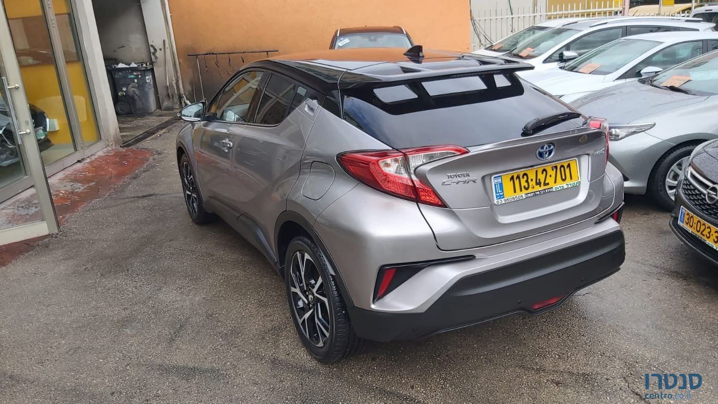 2017' Toyota C-HR photo #2