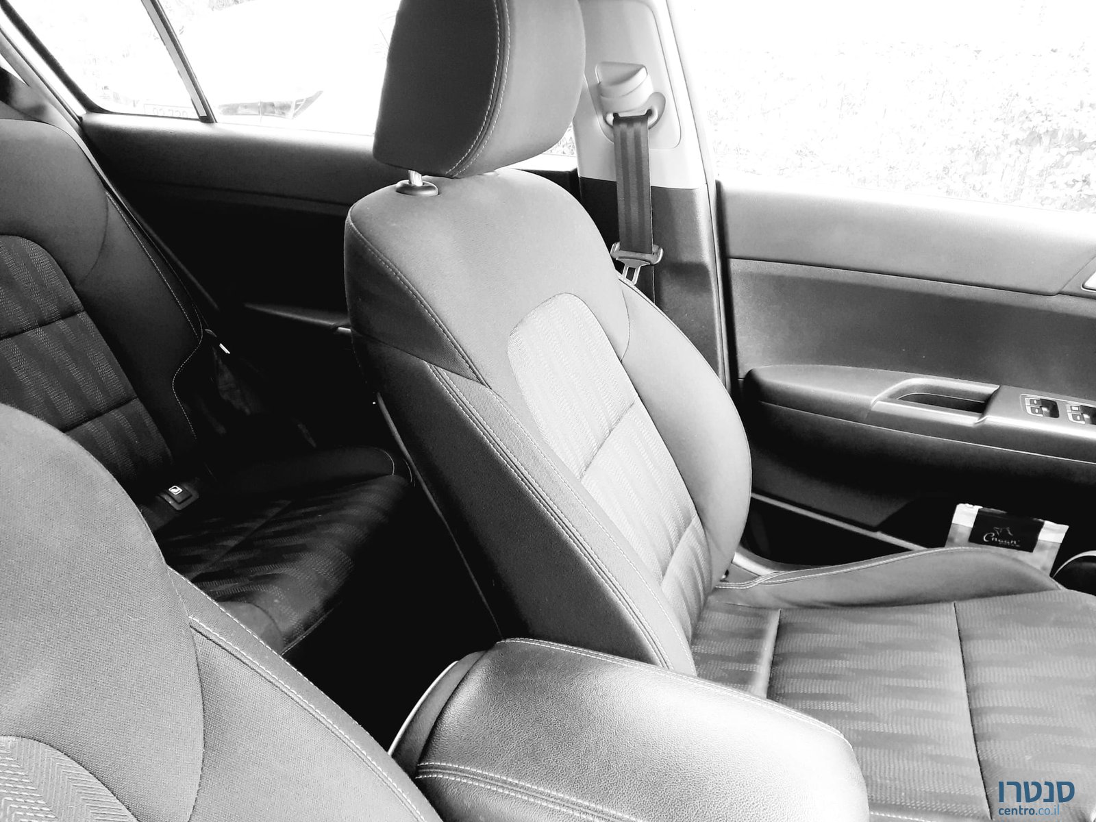 2020' Kia Sportage photo #7