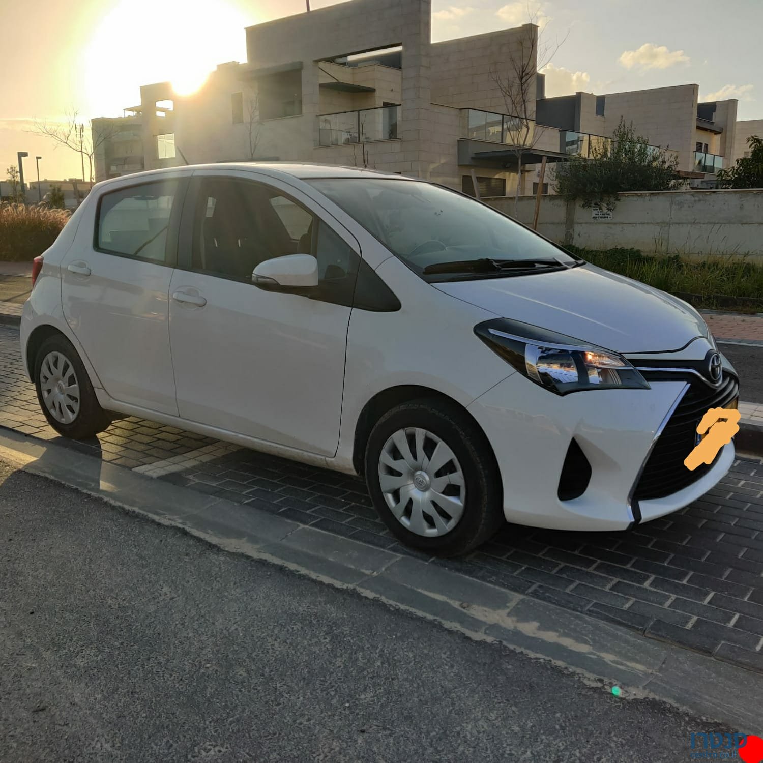 2016' Toyota Yaris photo #2