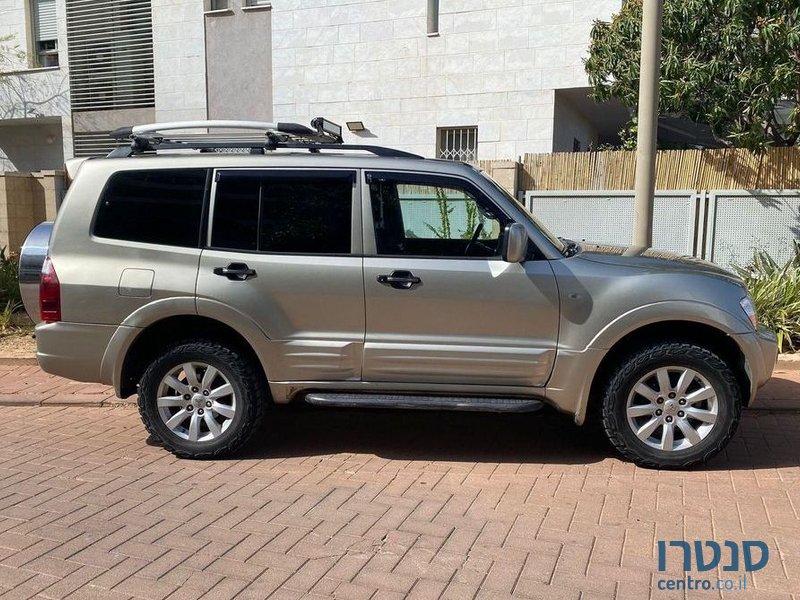 2002' Mitsubishi Pajero מיצובישי פג'רו photo #3