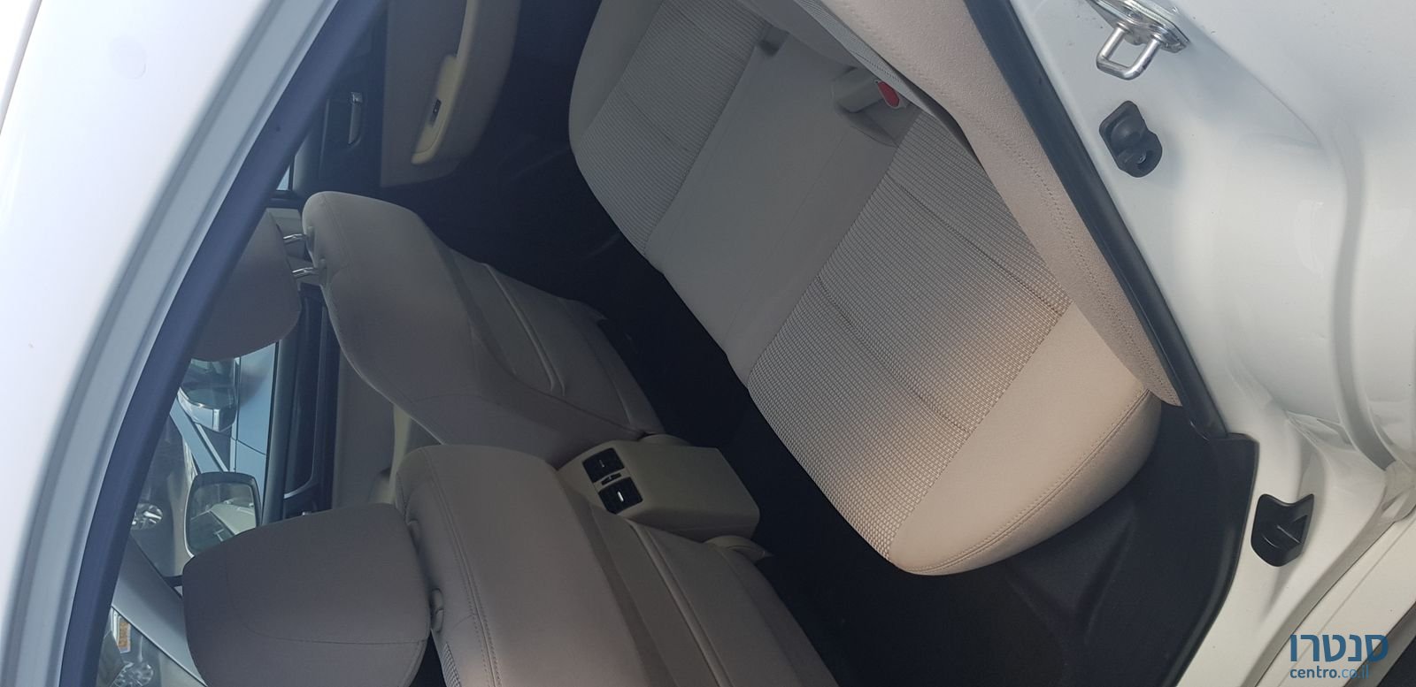 2016' Subaru B4 photo #3