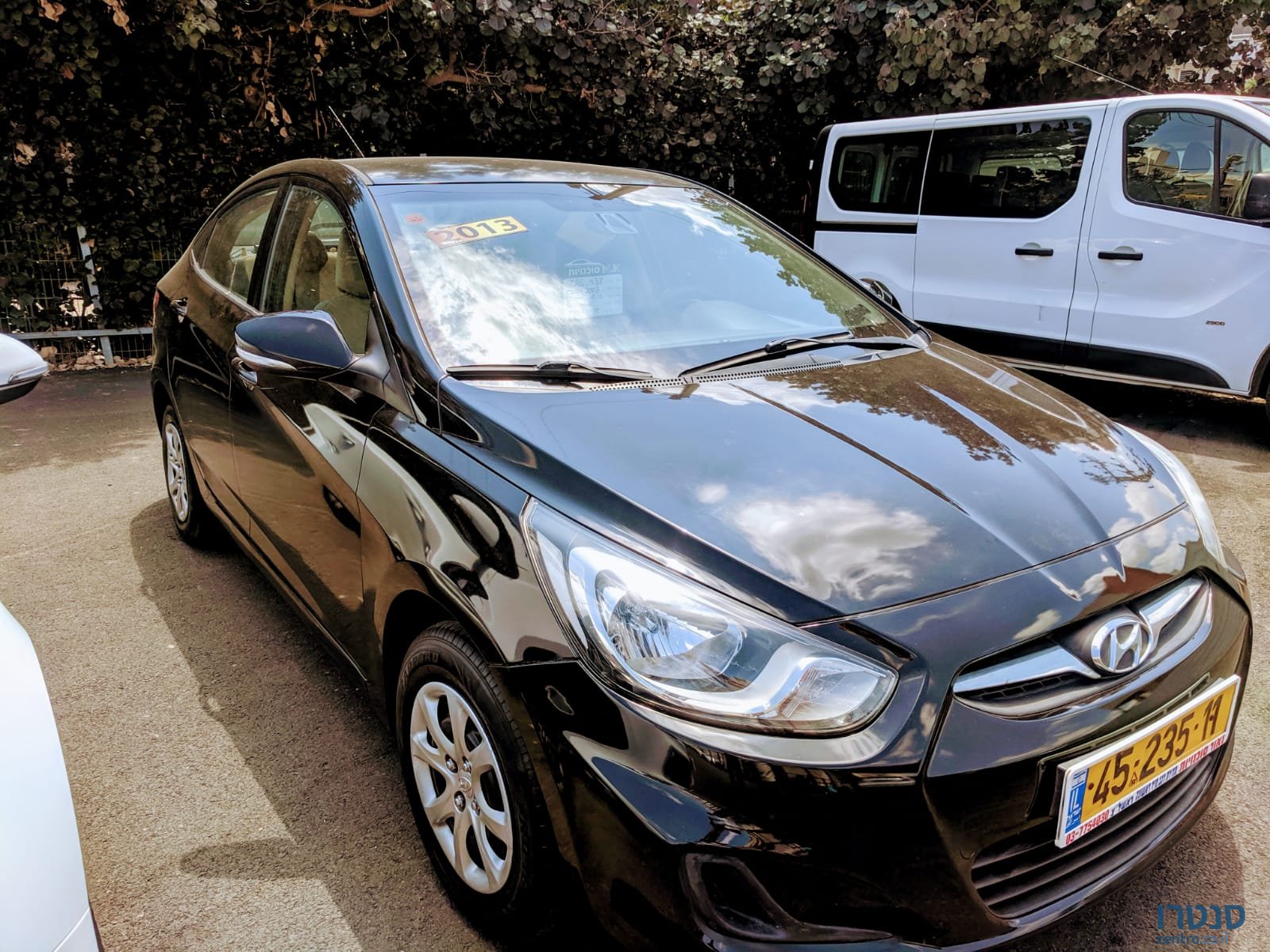 2013' Hyundai i25 photo #2