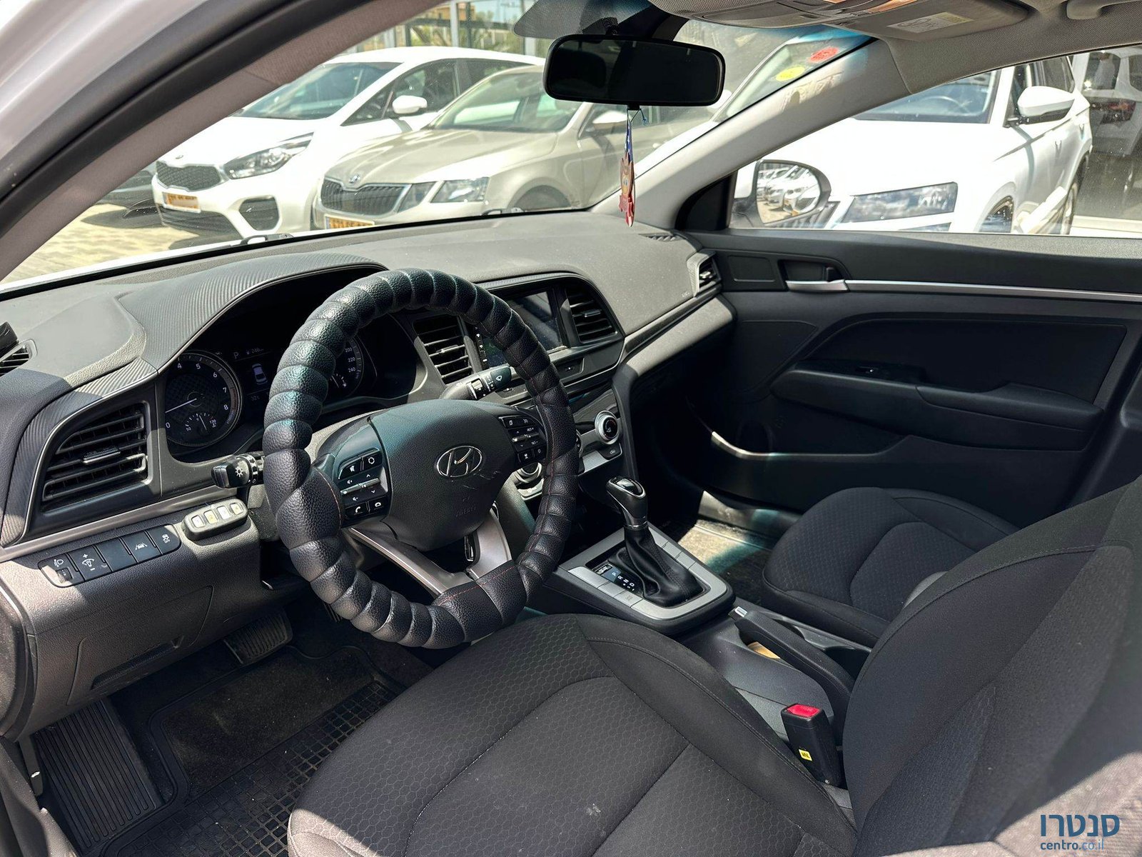 2017' Hyundai ELANTRA photo #4