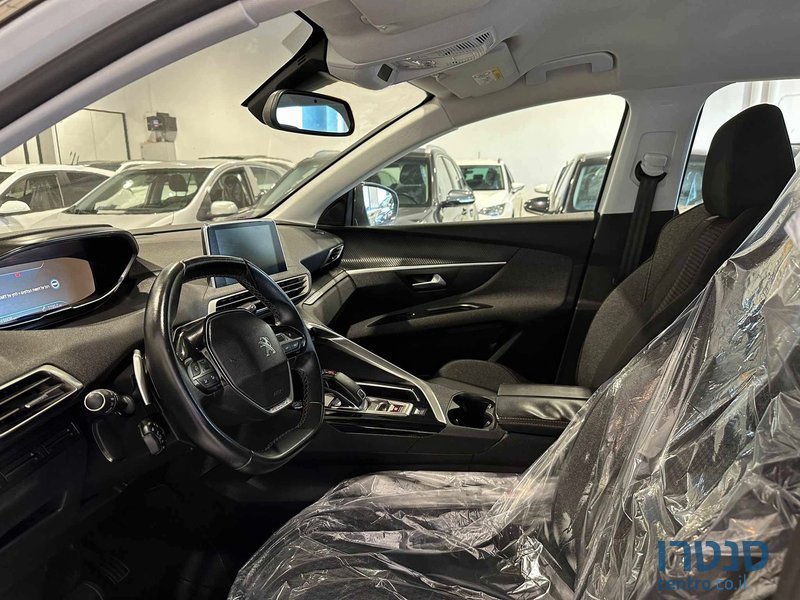 2018' Peugeot 3008 photo #5