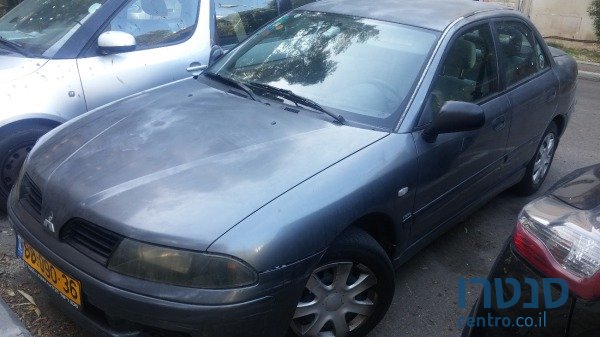 2002' Mitsubishi Carisma photo #1