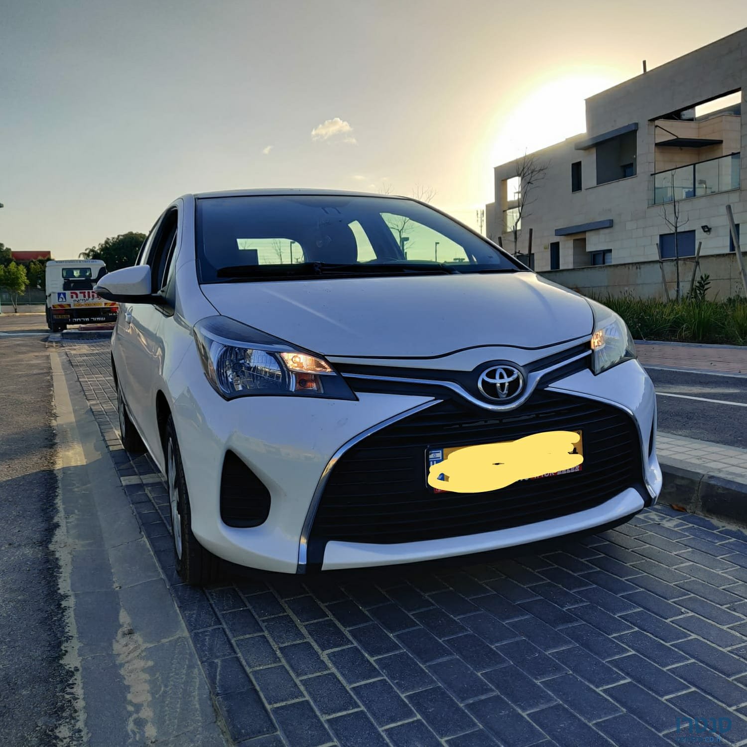 2016' Toyota Yaris photo #1