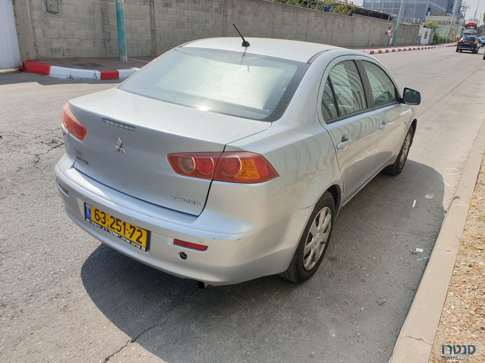 2010' Mitsubishi Lancer photo #2