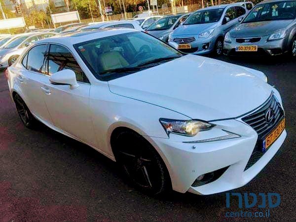 2014' Lexus IS 300 H photo #1