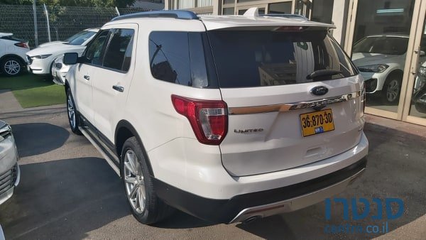 2017' Ford Explorer photo #4