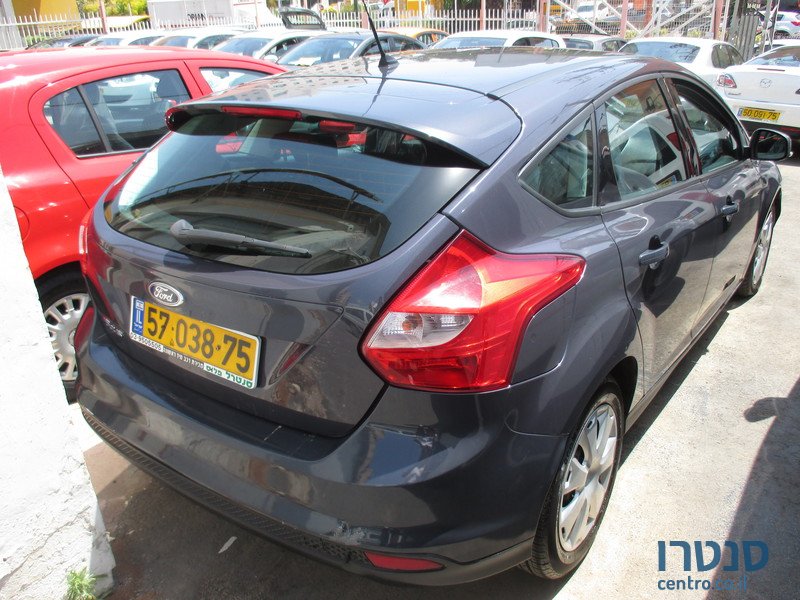 2014' Ford Focus photo #2