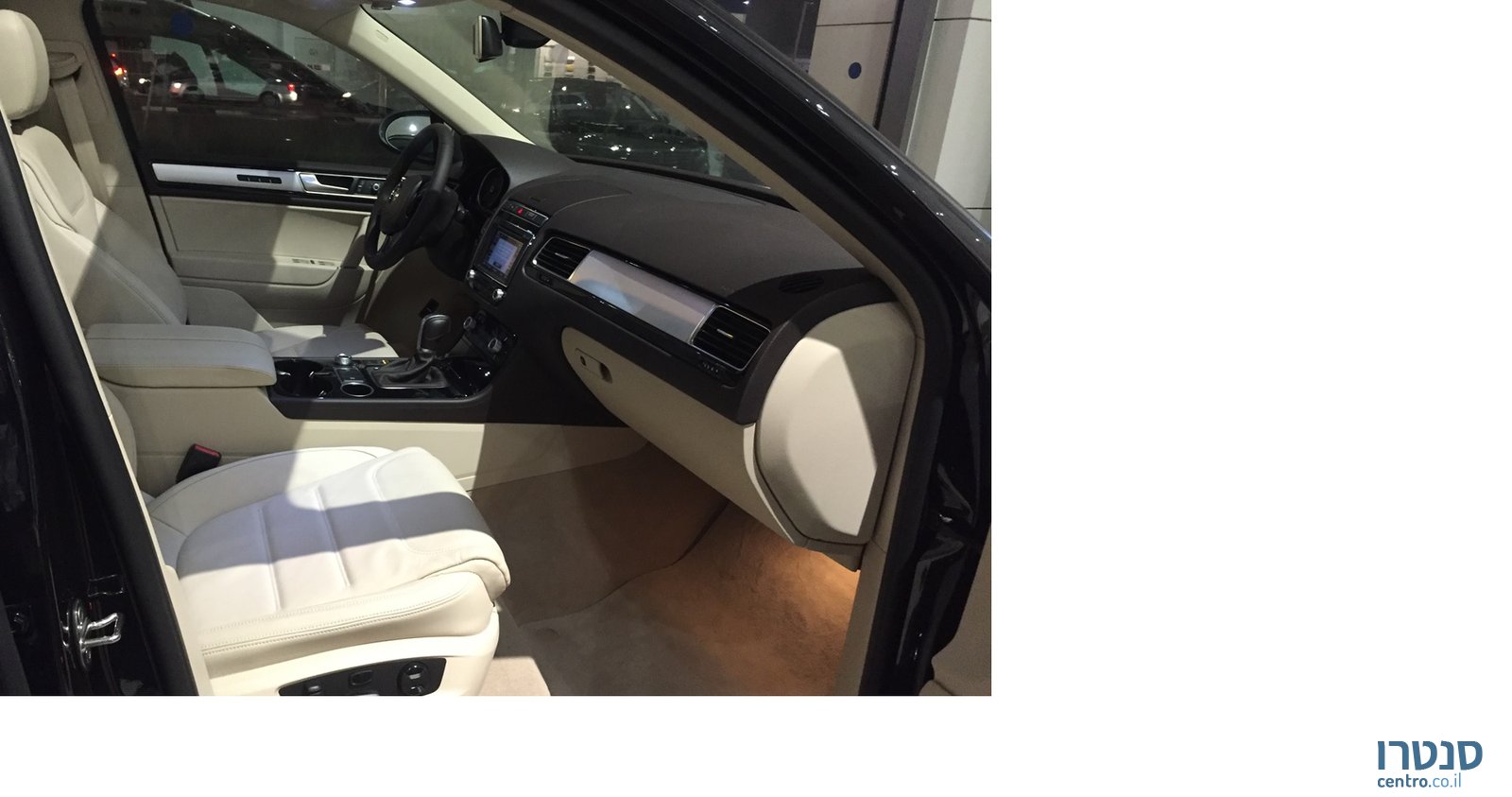 2015' Volkswagen Touareg photo #4