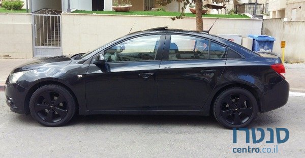 2009' Chevrolet Cruze photo #3
