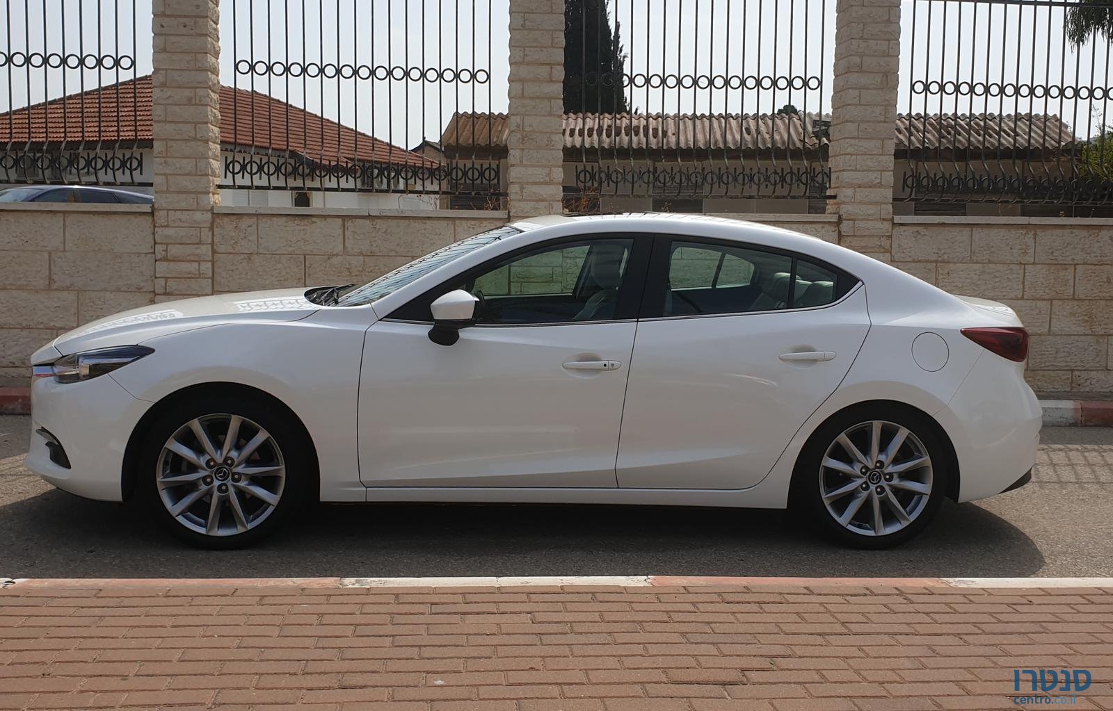 2018' Mazda 3 Premium 2.0  (165 hp) photo #5