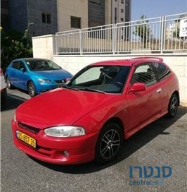 2001' Mitsubishi Colt photo #2