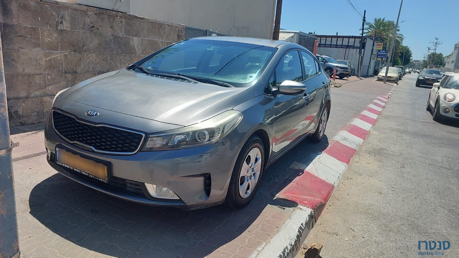 2017' Kia Forte photo #5