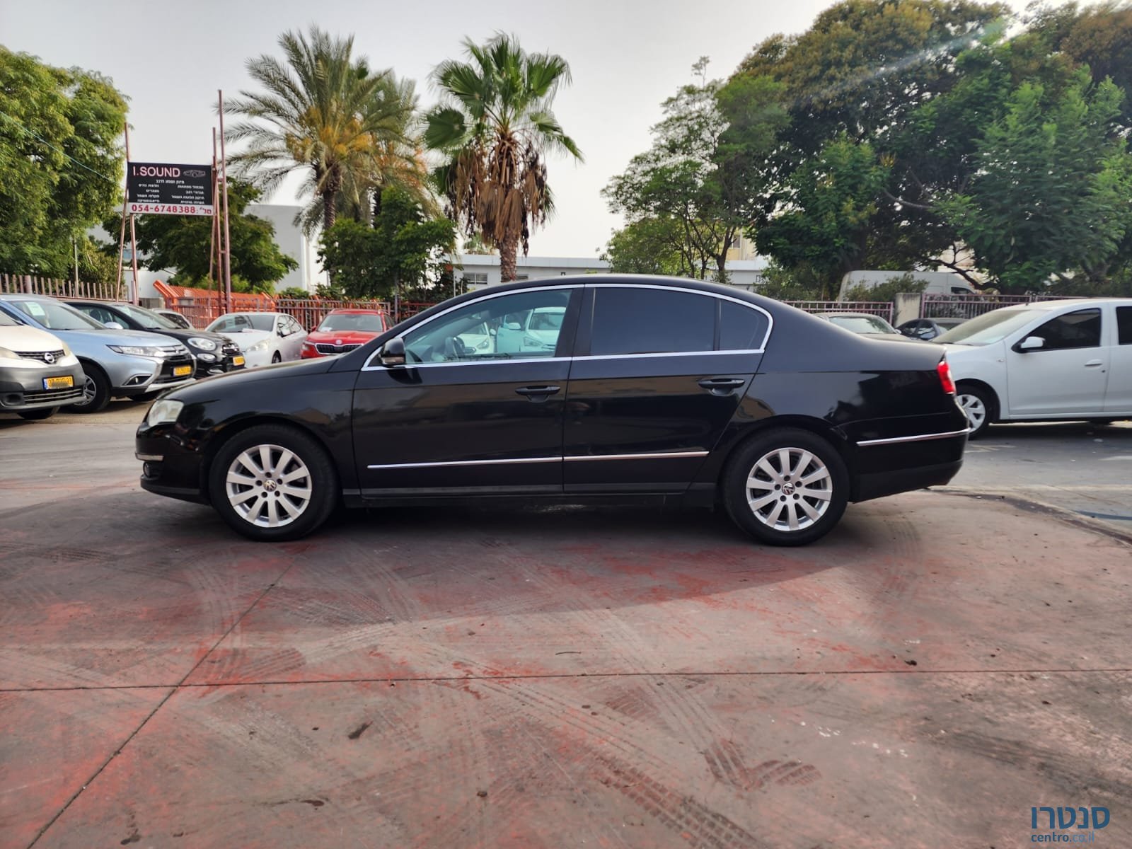 2011' Volkswagen Passat photo #3