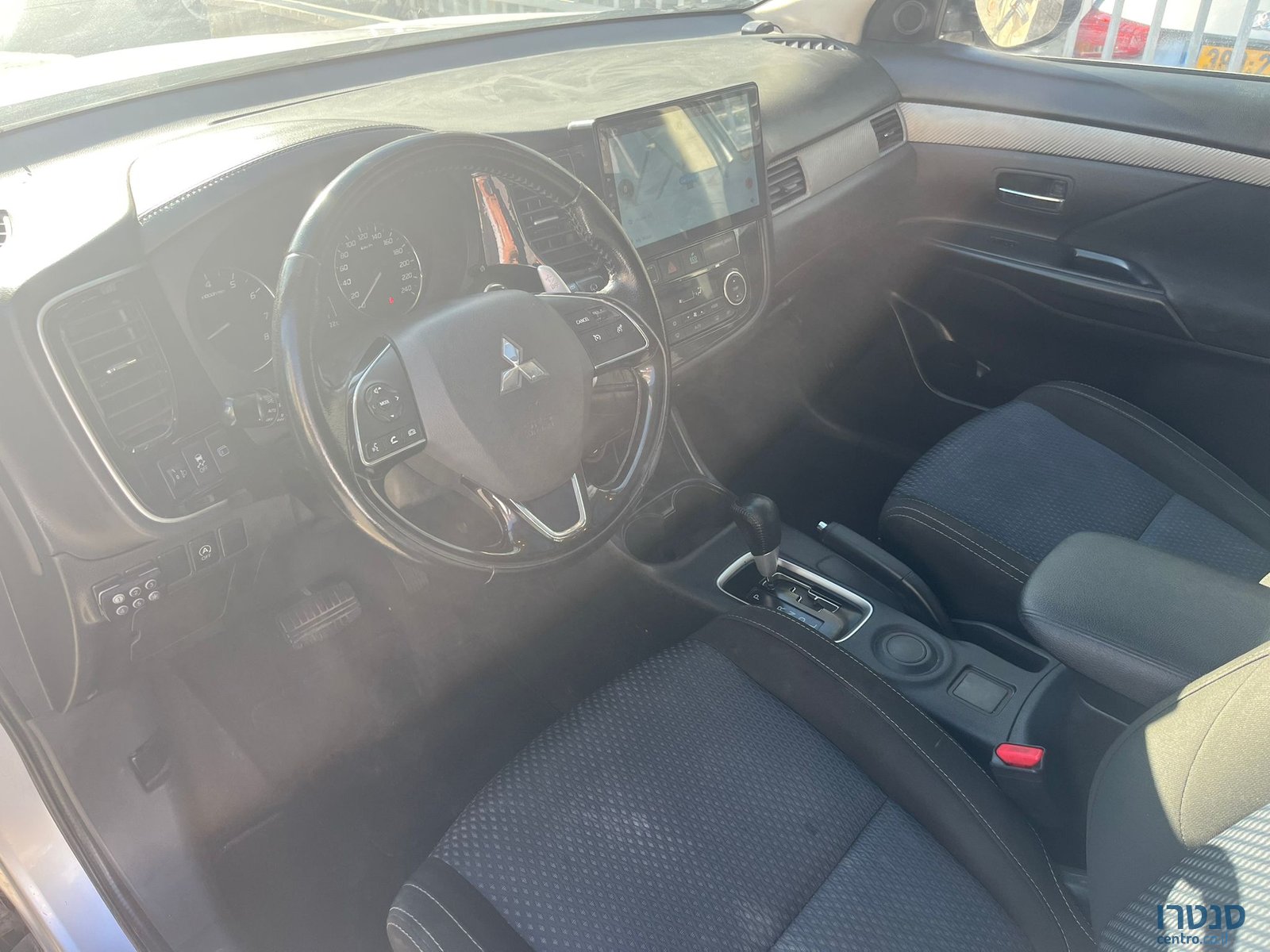 2017' Mitsubishi Outlander photo #2